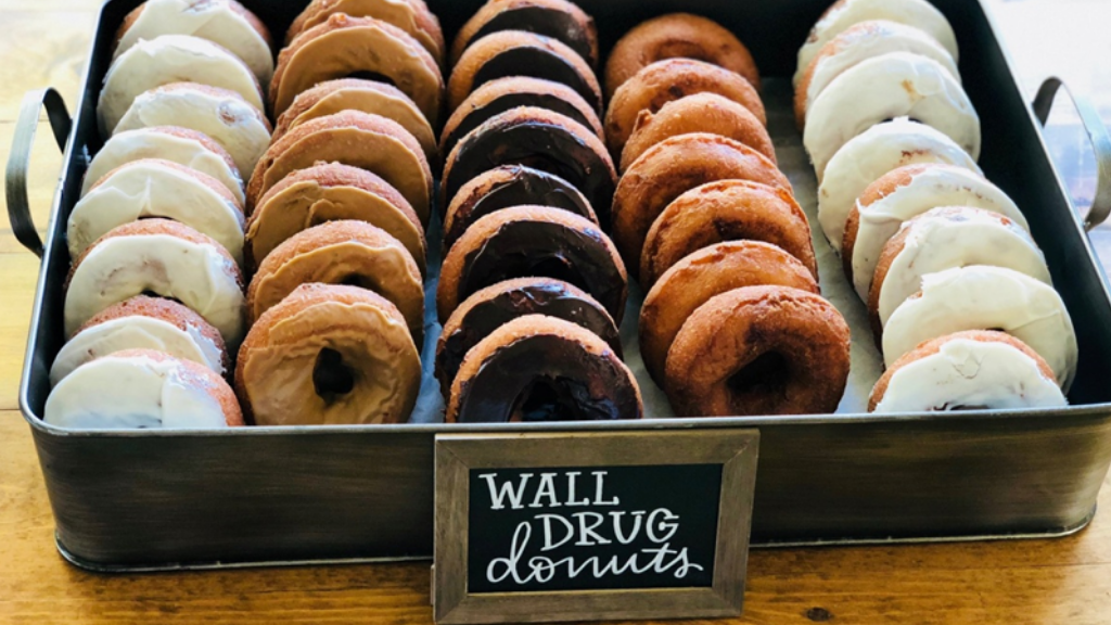 La cucina tradizionale del Great American West: Wall Drug Donuts